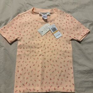Girls size S Henley in peach 🍑 colored flower 🌸 pattern. Never worn 😊